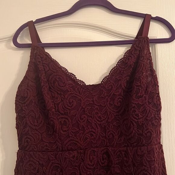 NWT Burgundy Lace Bodycon Dress - Picture 2 of 5